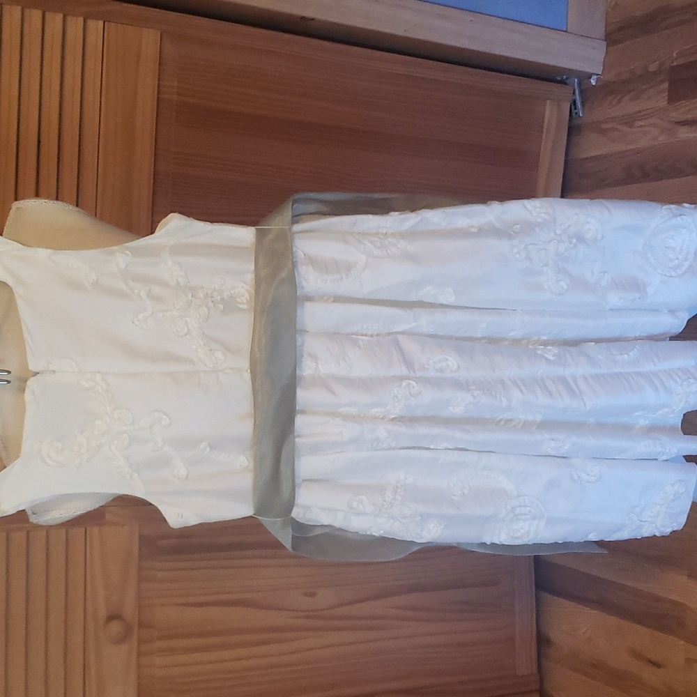Dress - Picture 3 of 3